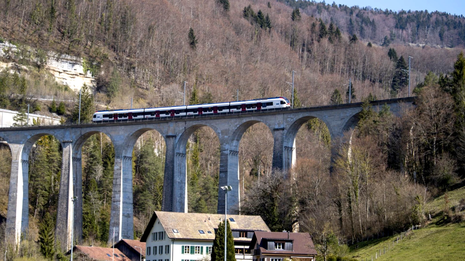 Retour du train direct vers Lausanne, correspondance à Delémont