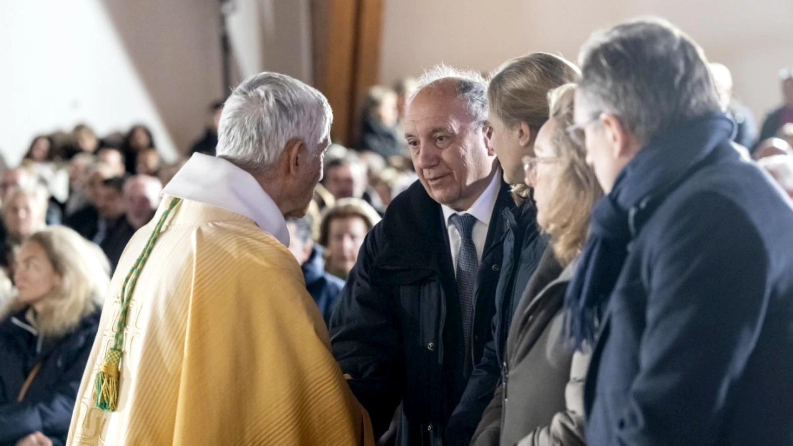 Messe à Crans-Montana: hommage et espérance après l'incendie