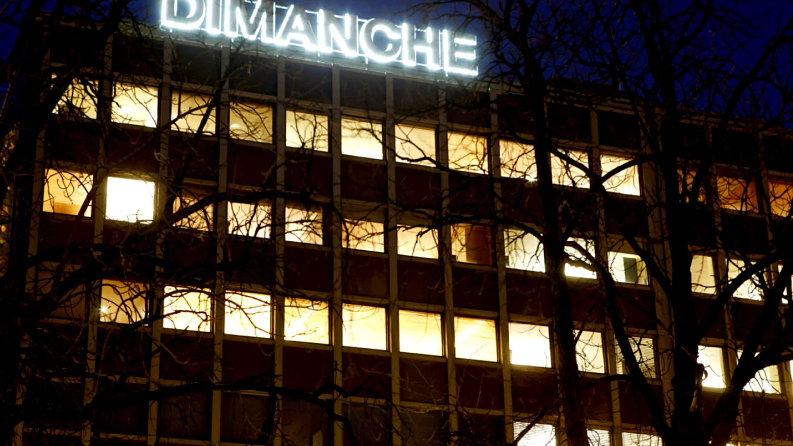 Deux nouveaux néons à Plainpalais enrichissent Neon Parallax