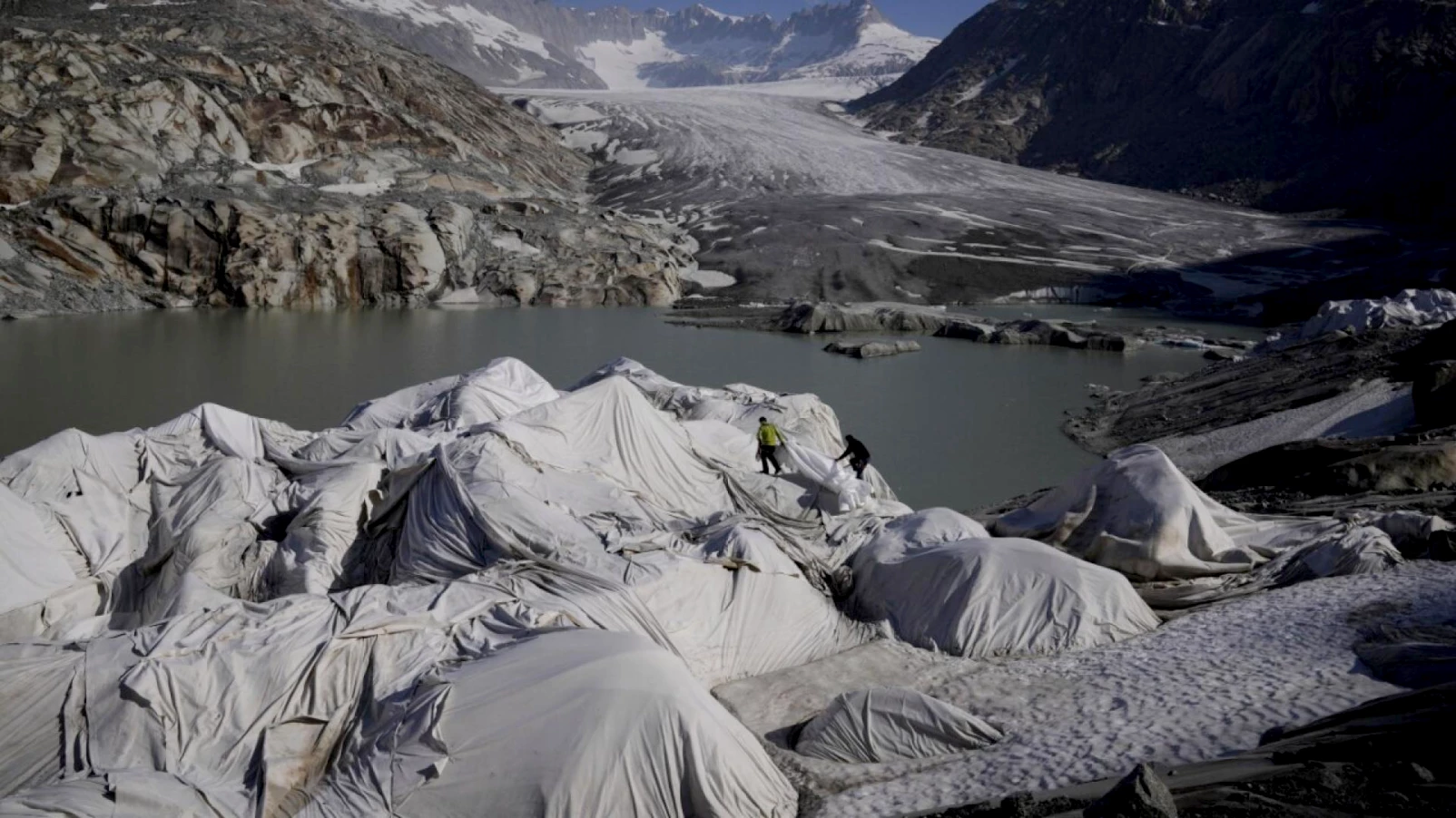 A Genève, une exposition alerte sur l'exploitation de la montagne