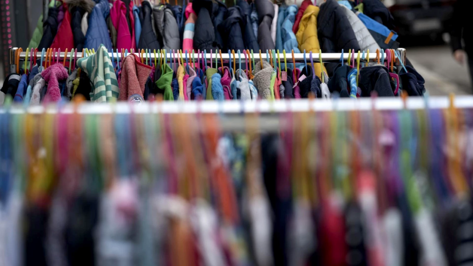 Les fonctionnaires genevois donnent 4,2 t au Vestiaire social