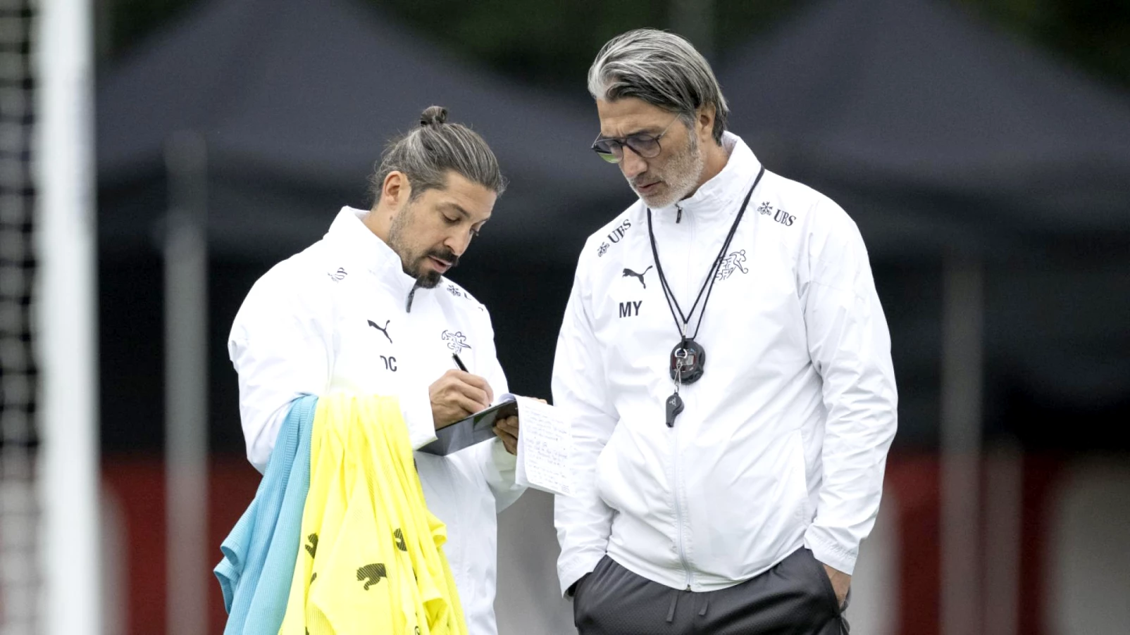 Murat Yakin offre un entraînement surprise aux jeunes du FC Lutry