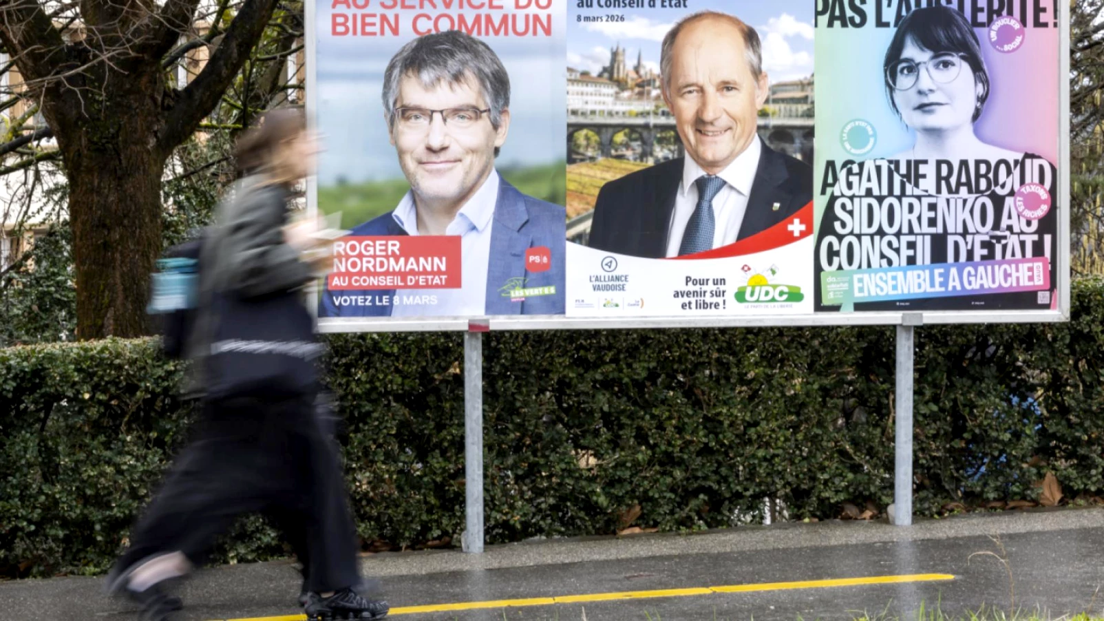 Élections vaudoises : UDC et PLR dénoncent le vandalisme d'affiches