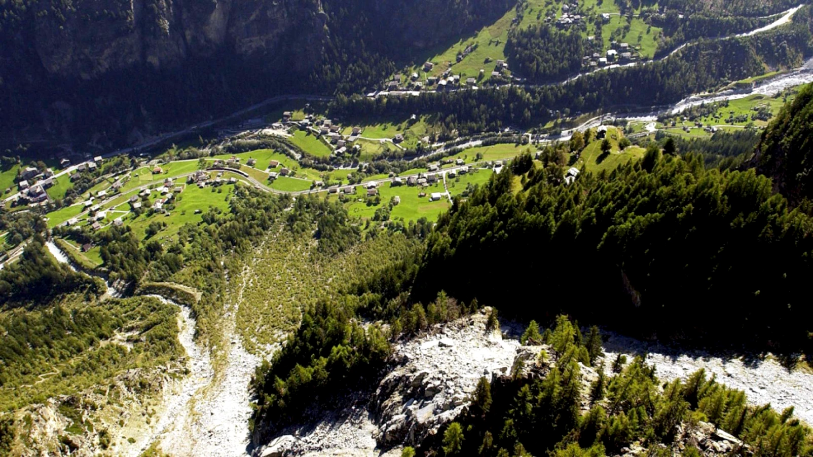 St-Nicolas (VS) : minage préventif pour neutraliser la paroi instable
