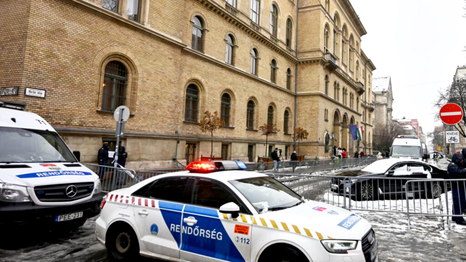 L'Ukraine accuse la Hongrie d'avoir pris des Ukrainiens "en otage"