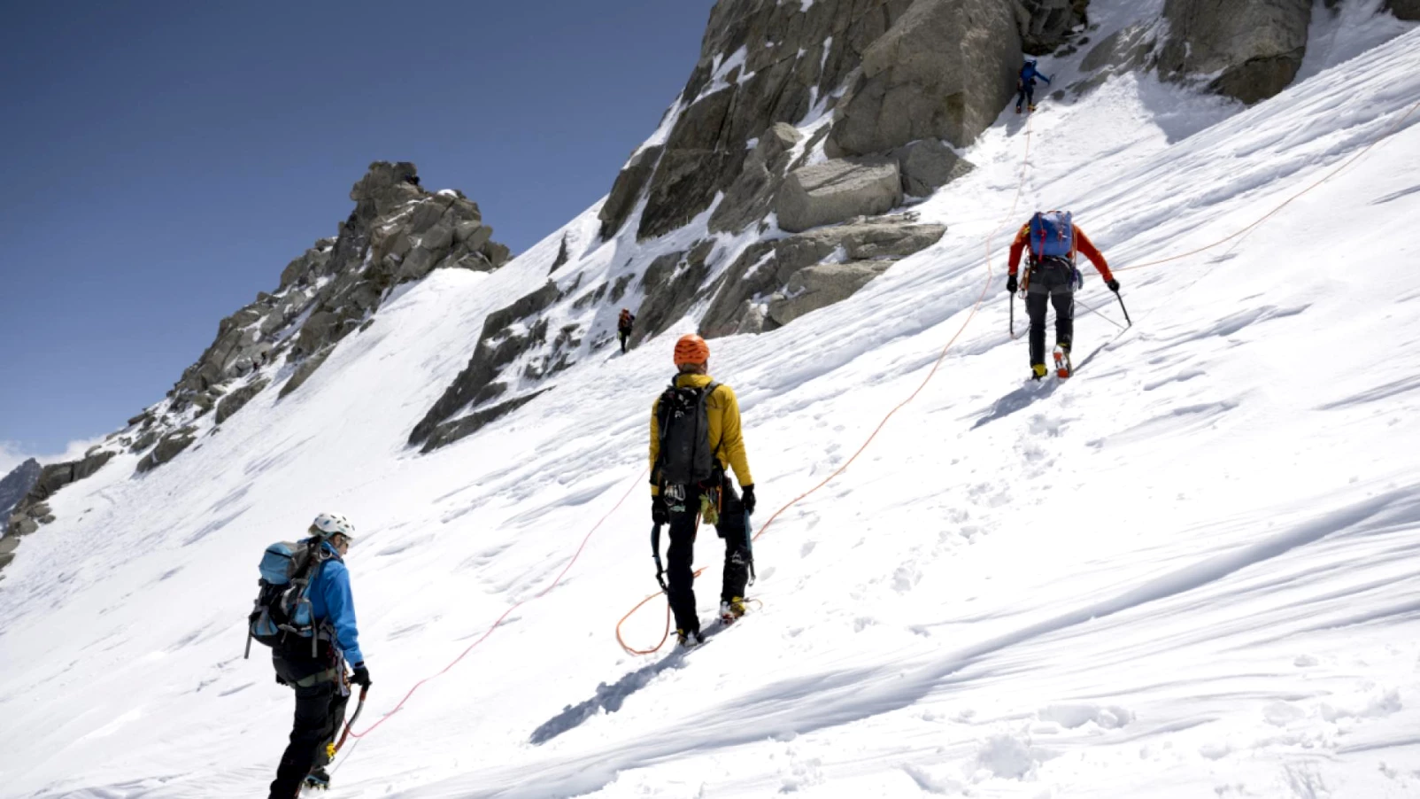 Les guides de montagne se diversifient: VTT, canyoning et secours