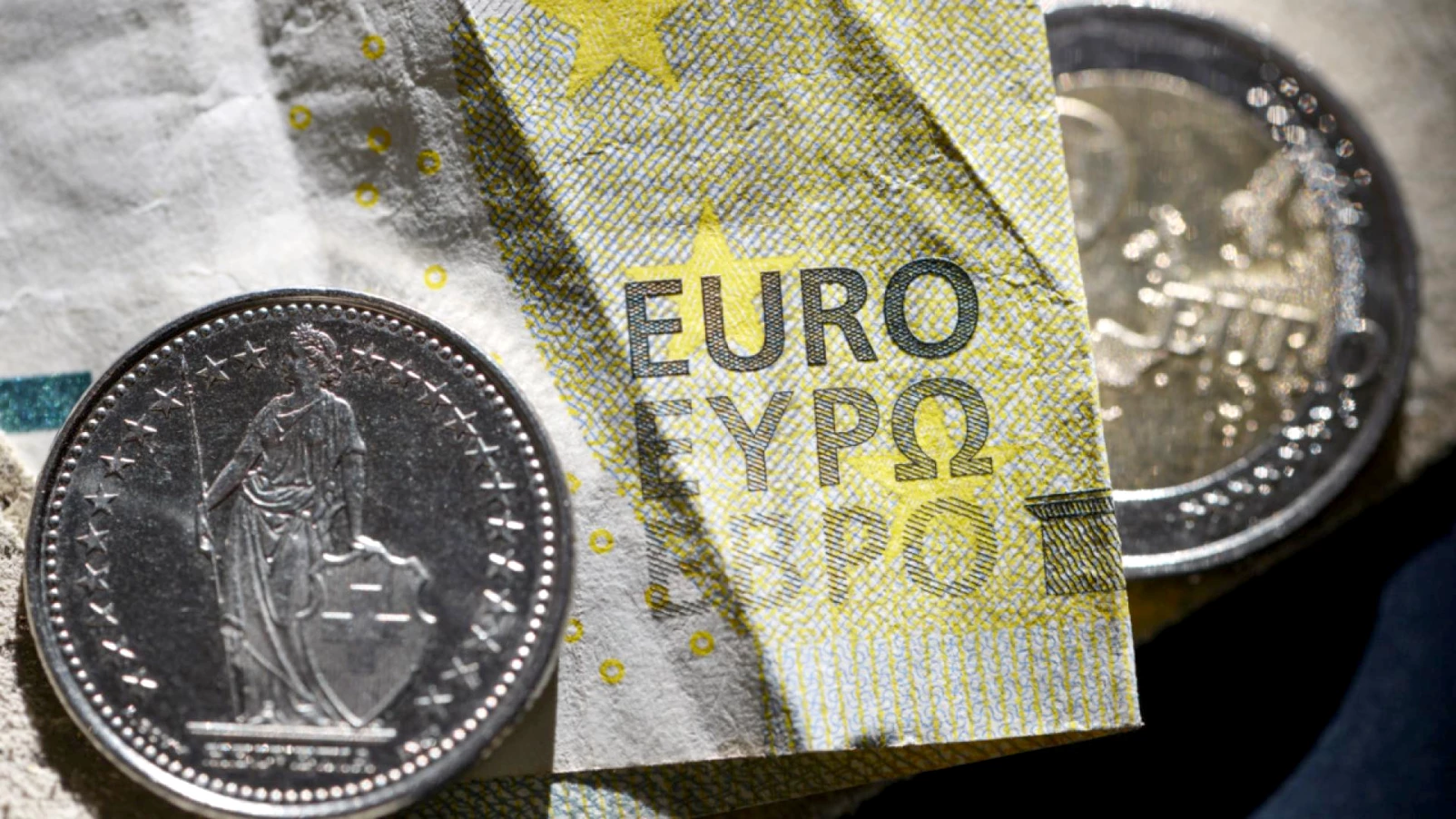 Franc suisse: EUR/CHF sous 0,90 après l'escalade au Moyen-Orient