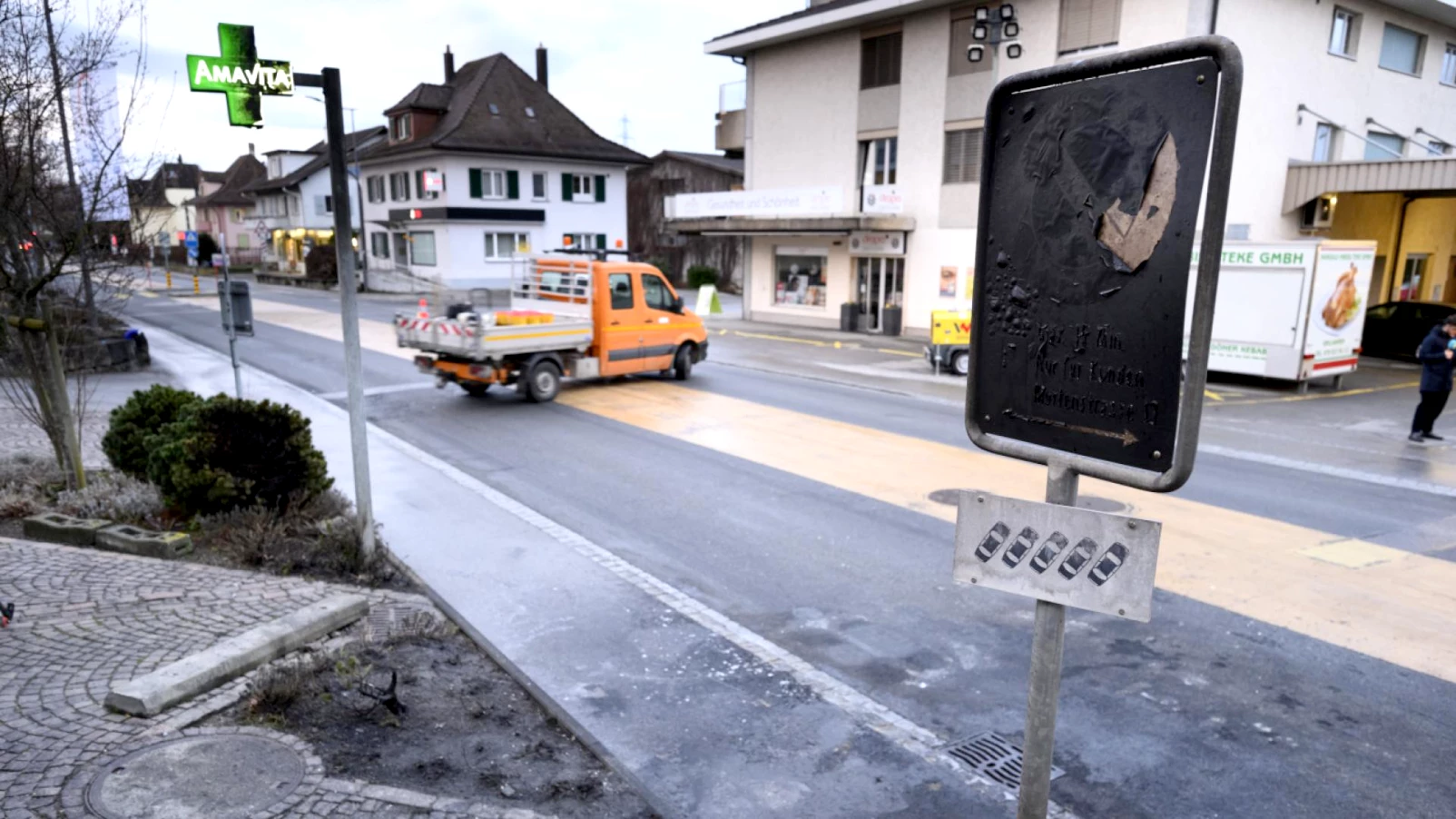 Car postal incendié à Chiètres : six morts, évacué, route rouverte