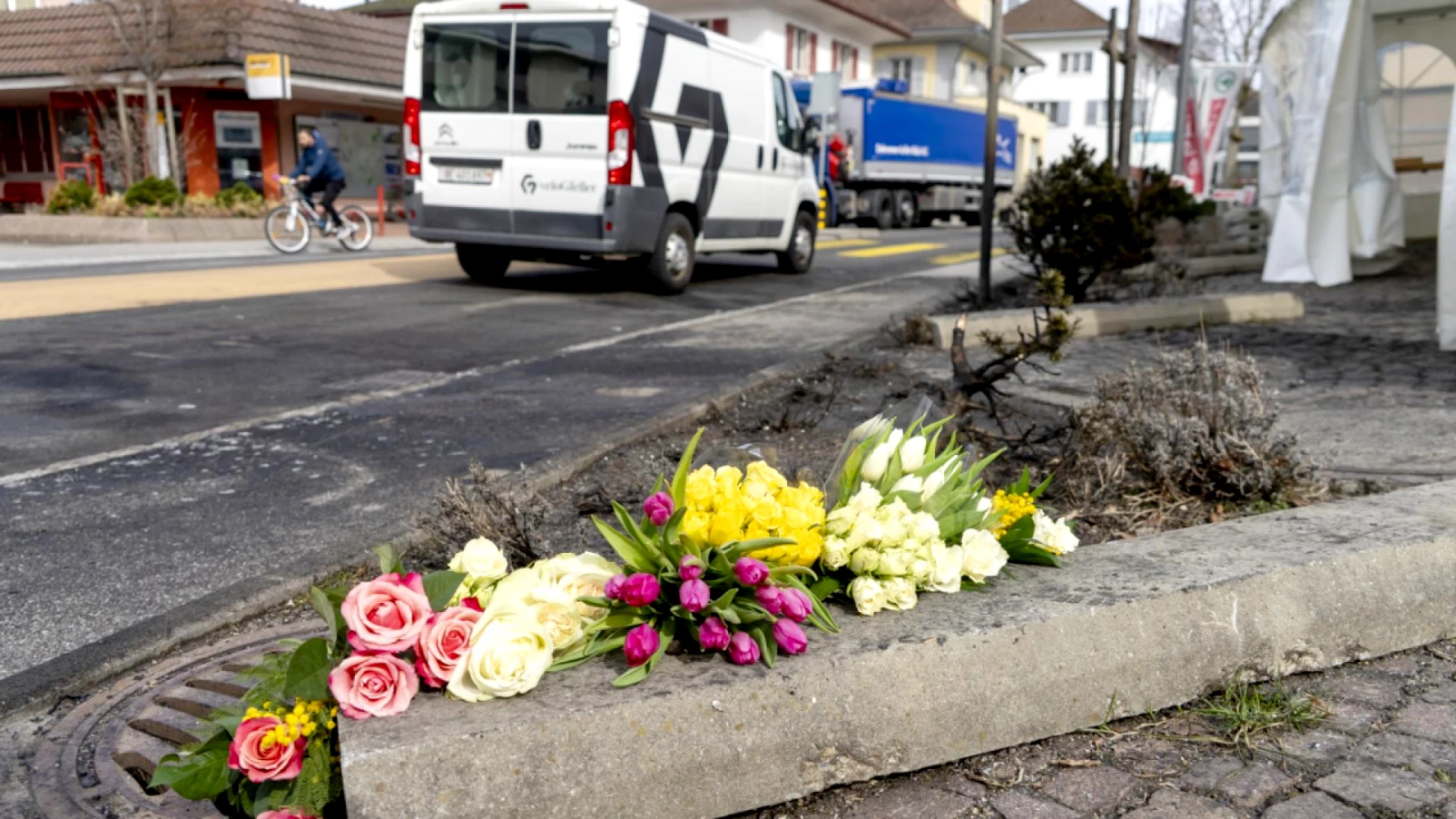 Incendie d'un car postal à Chiètres: auteur suisse instable soupçonné