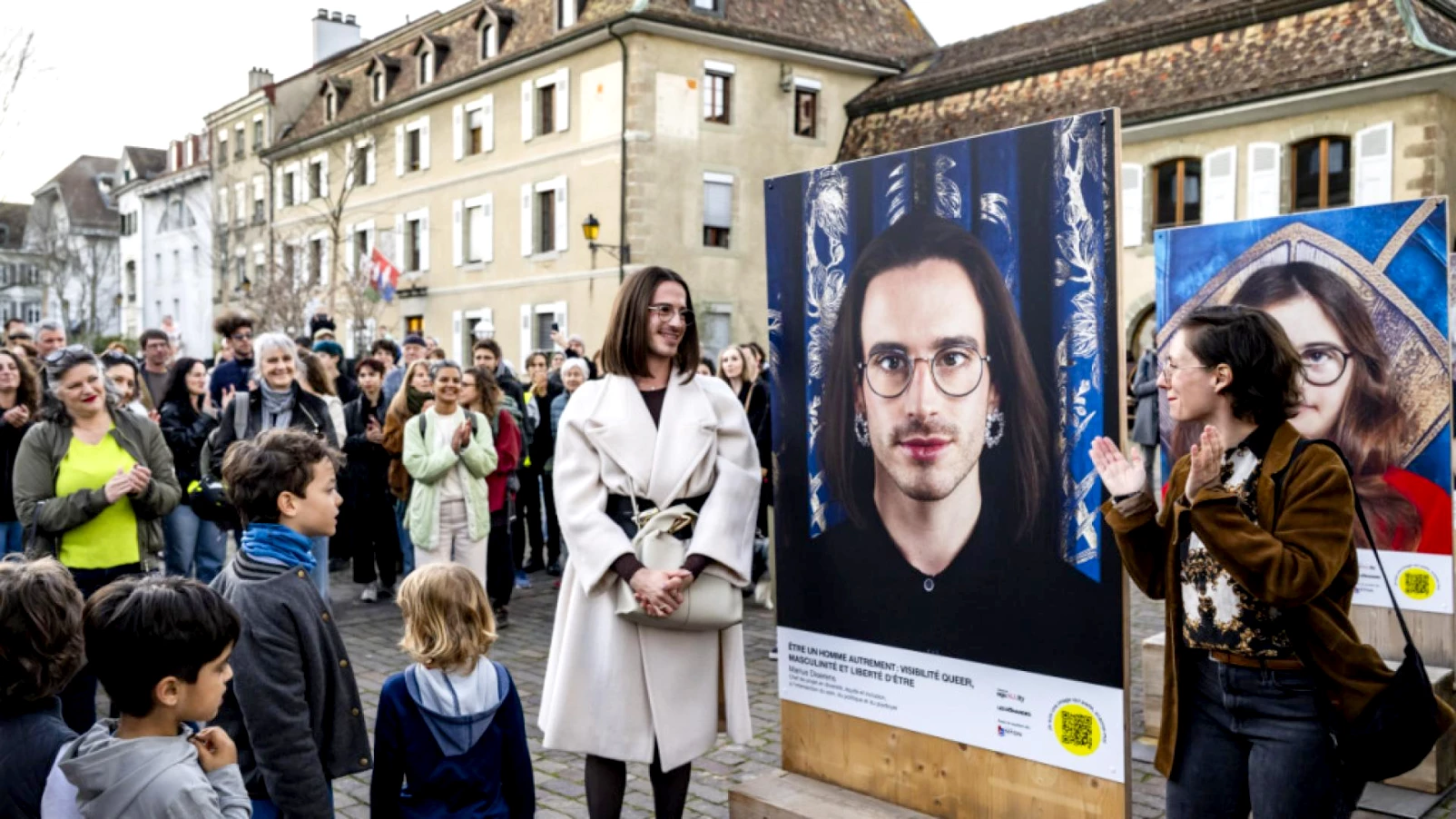 Nyon: portraits remplacés après tags homophobes, victimes témoignent