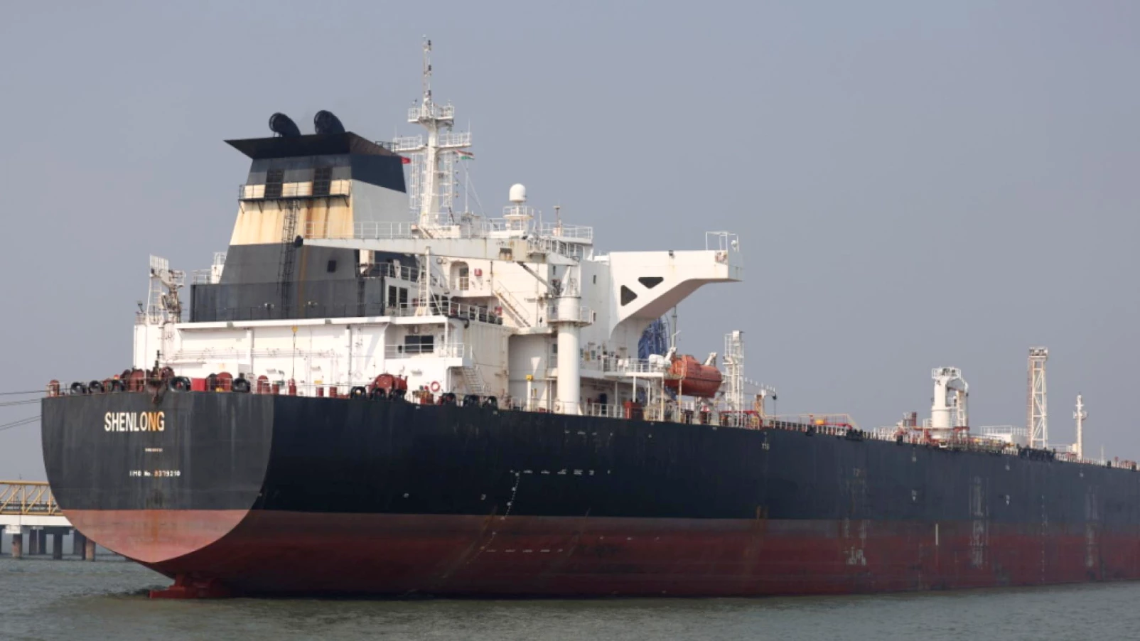 Pétrole : le Brent reste autour de 100 dollars malgré les tensions