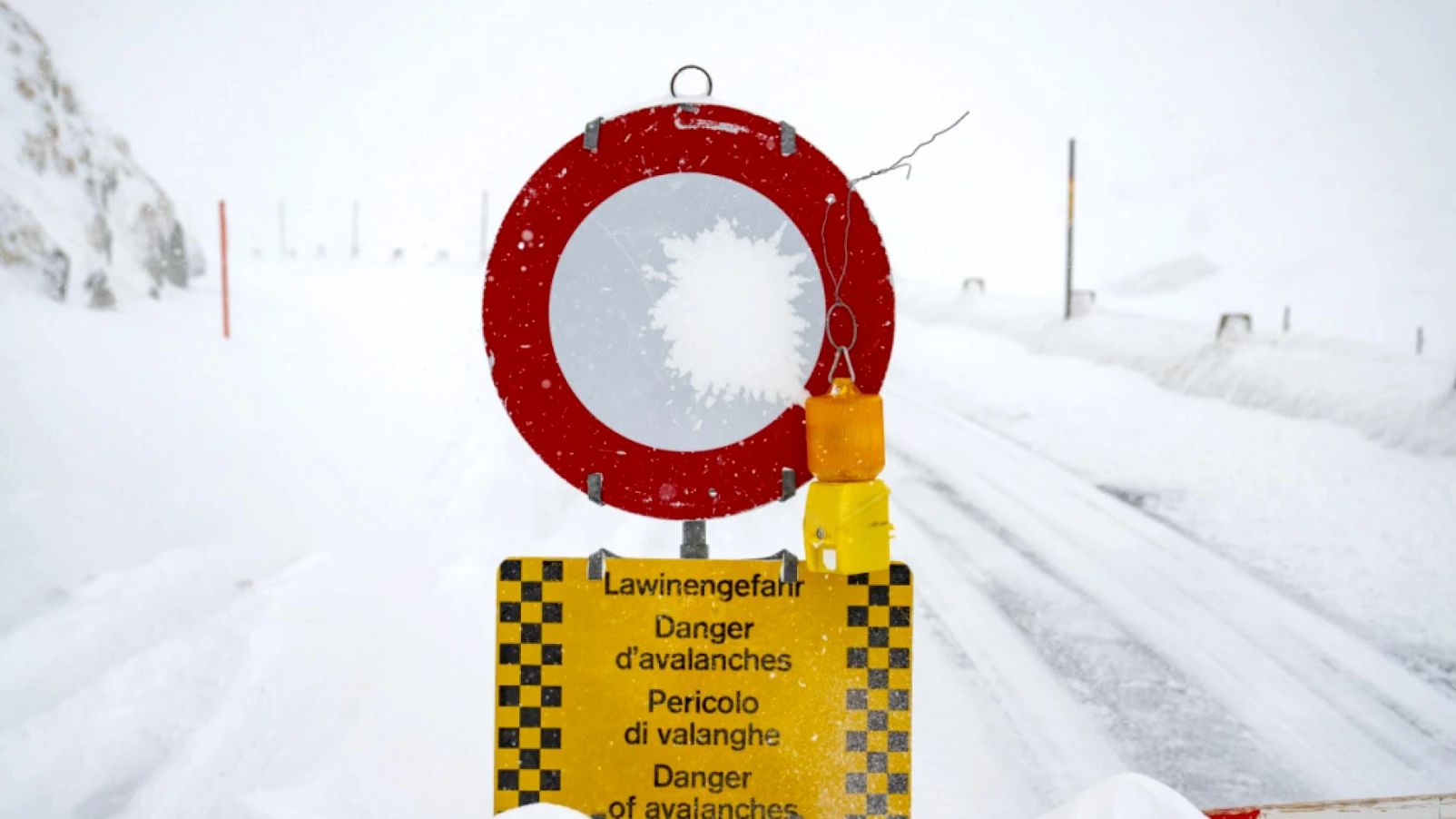 Risque d'avalanche élevé au sud des Alpes après fortes chutes de neige