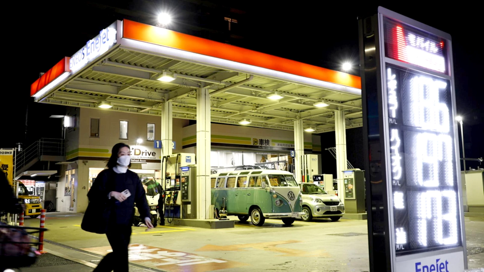 Le Japon subventionne d'urgence l'essence pour réduire les prix