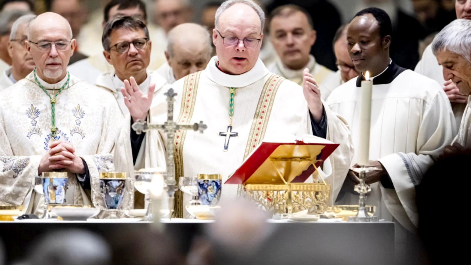 Alexandre Ineichen, 96e abbé de Saint-Maurice, béni en basilique