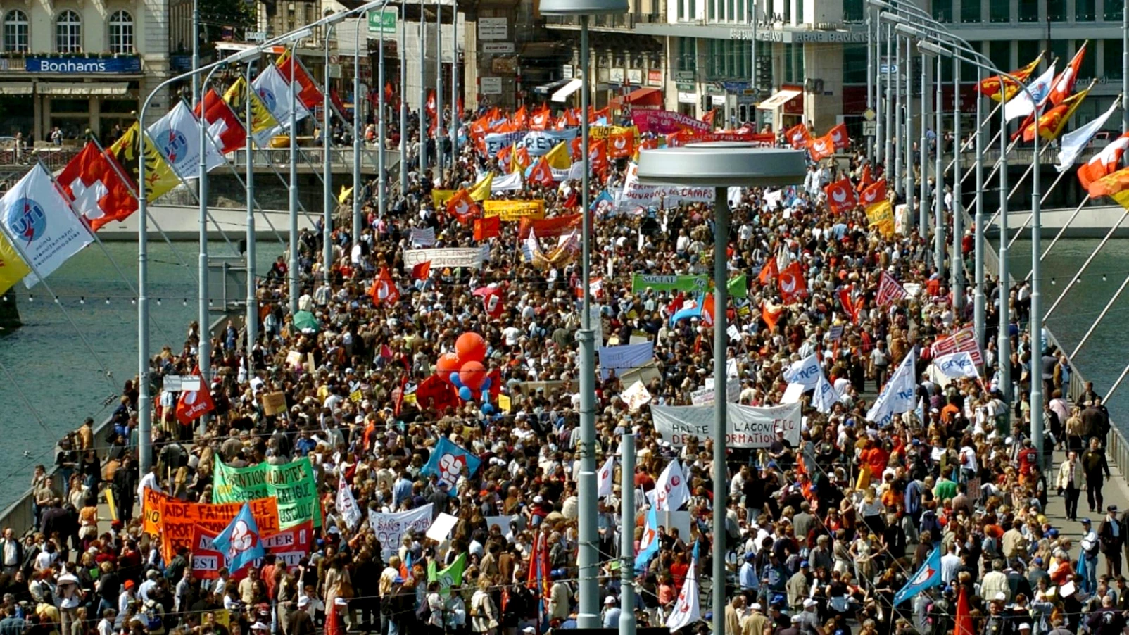 Genève : projet limitant les manifestations du samedi en suspens