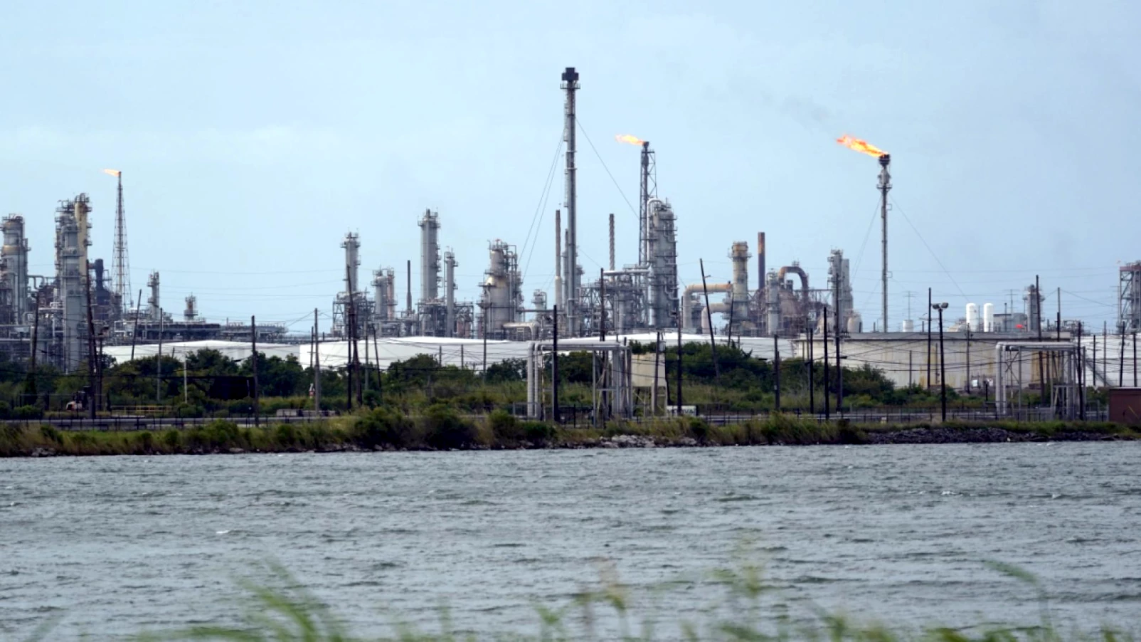 Explosion et incendie à la raffinerie Valero de Port Arthur (Texas)