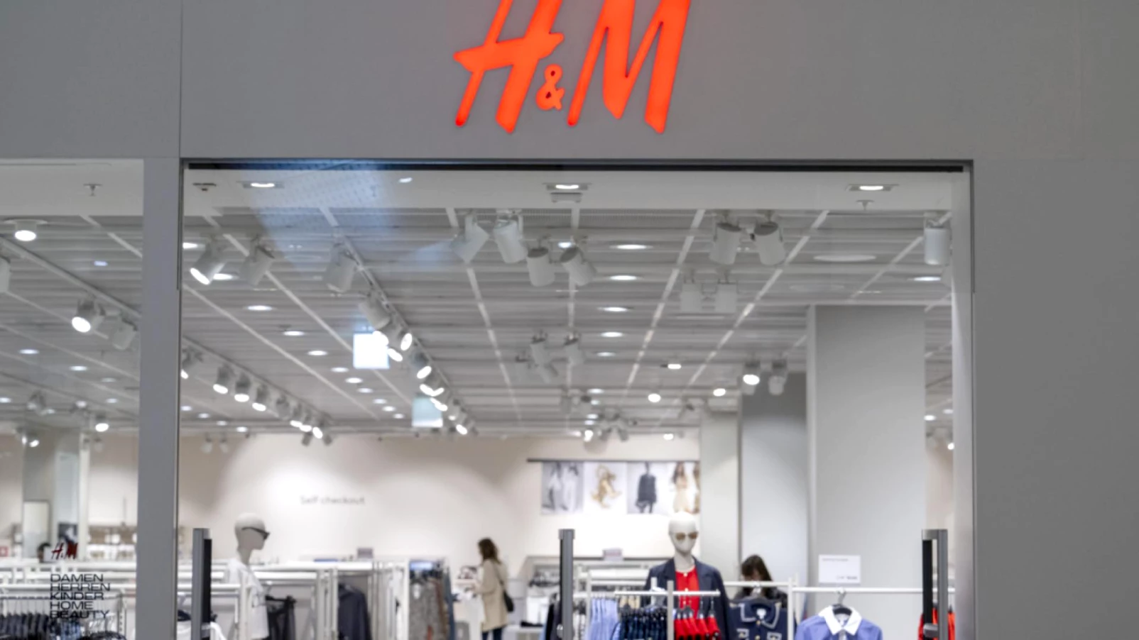H&M : bénéfice net en hausse grâce aux économies, ventes en recul