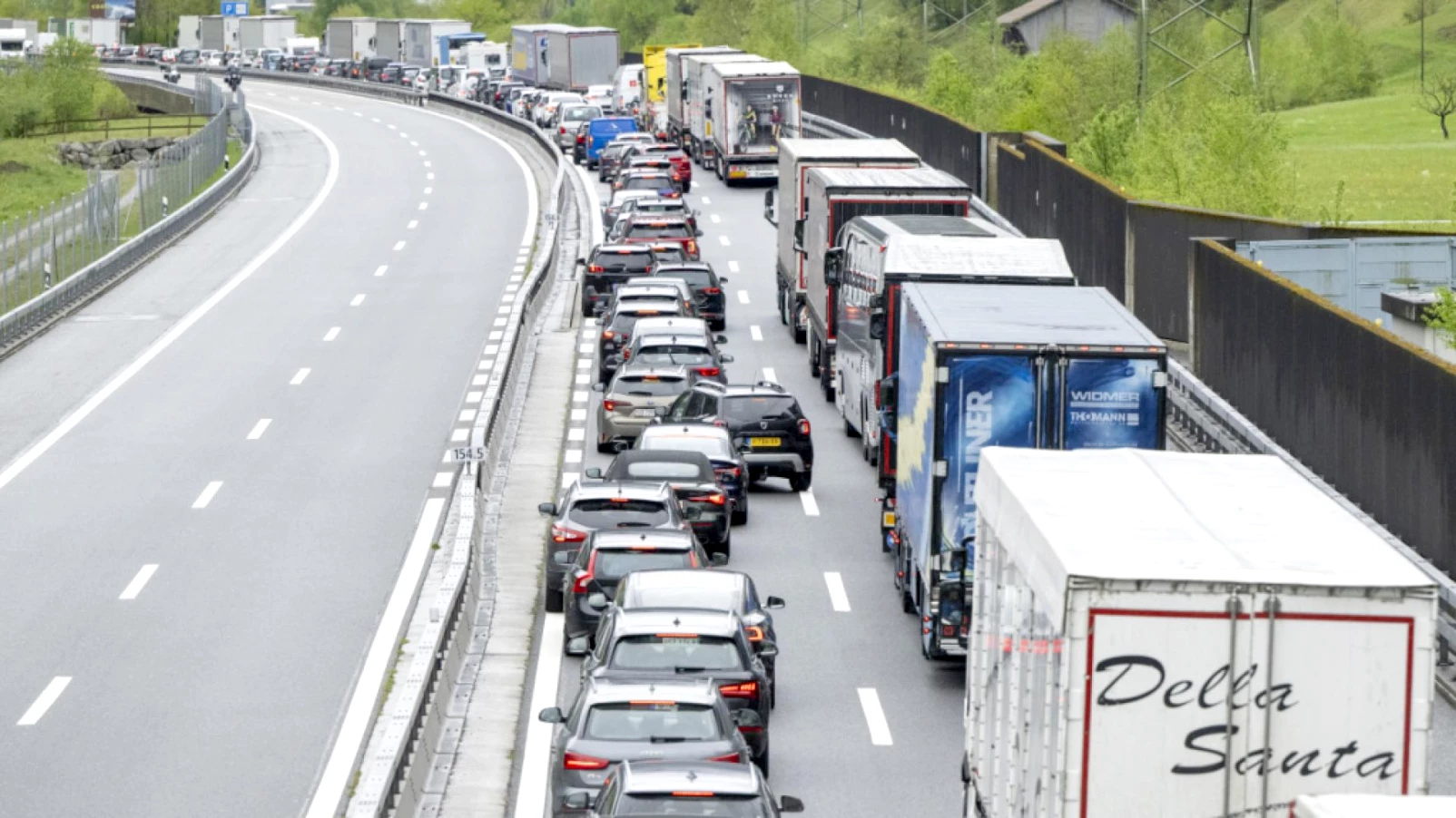 Embouteillages au Gothard : 12 km de bouchon sur l'A2 avant Pâques