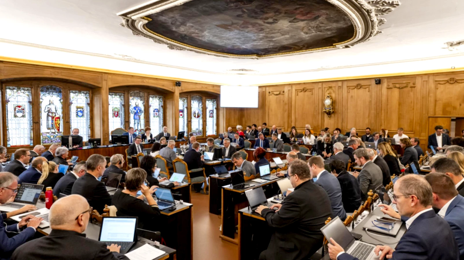 Le Grand Conseil de Fribourg rejette la motion UDC sur l'asile