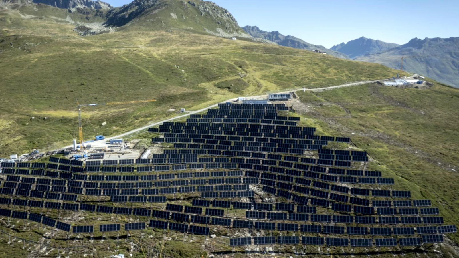 Premier parc solaire alpin aux Grisons : Madrisa dépasse les attentes