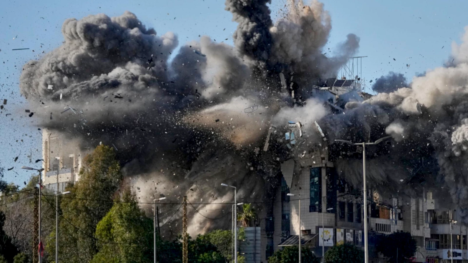 Liban : frappes israéliennes sur Beyrouth et ponts du Litani