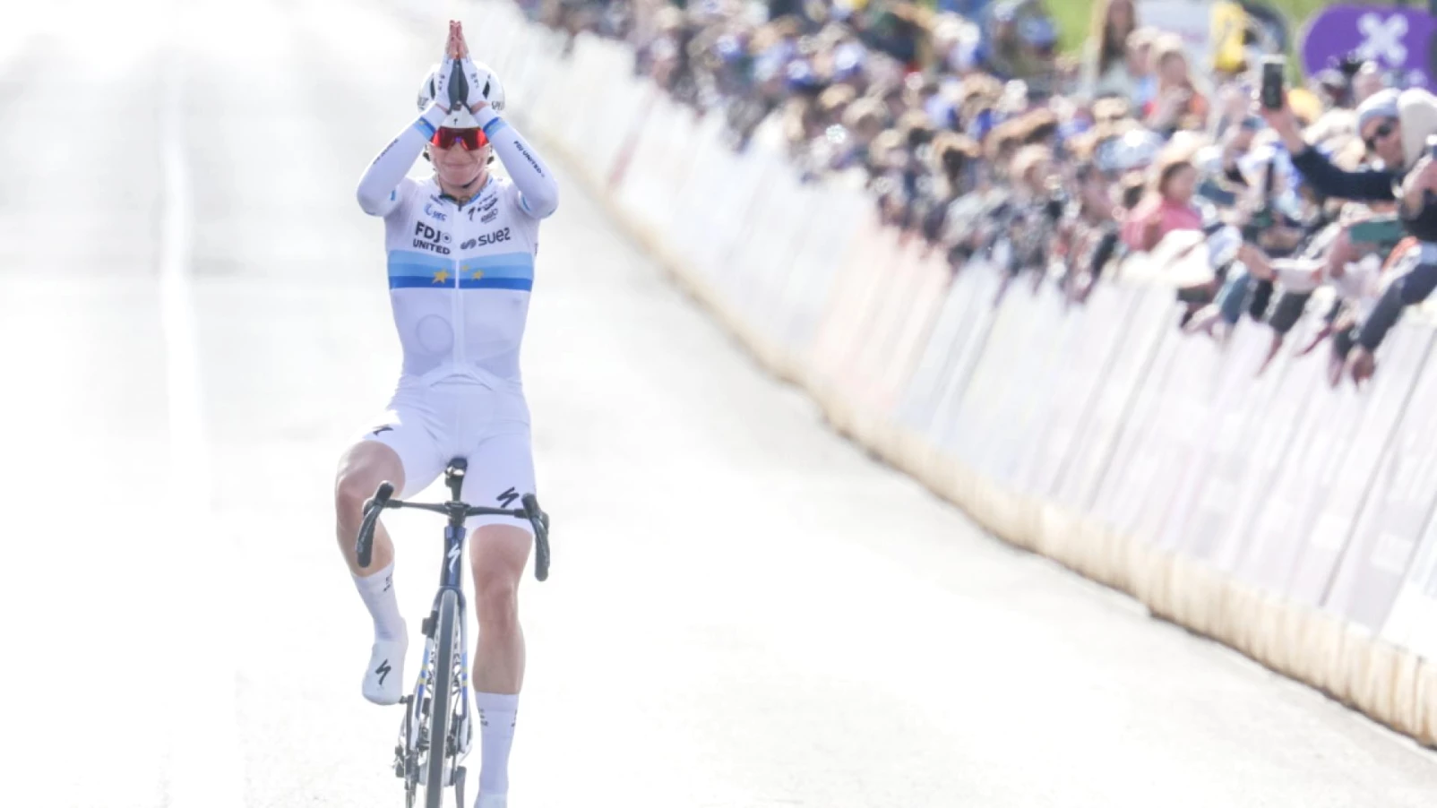 Tour des Flandres dames : Demi Vollering s'impose, Reusser chute