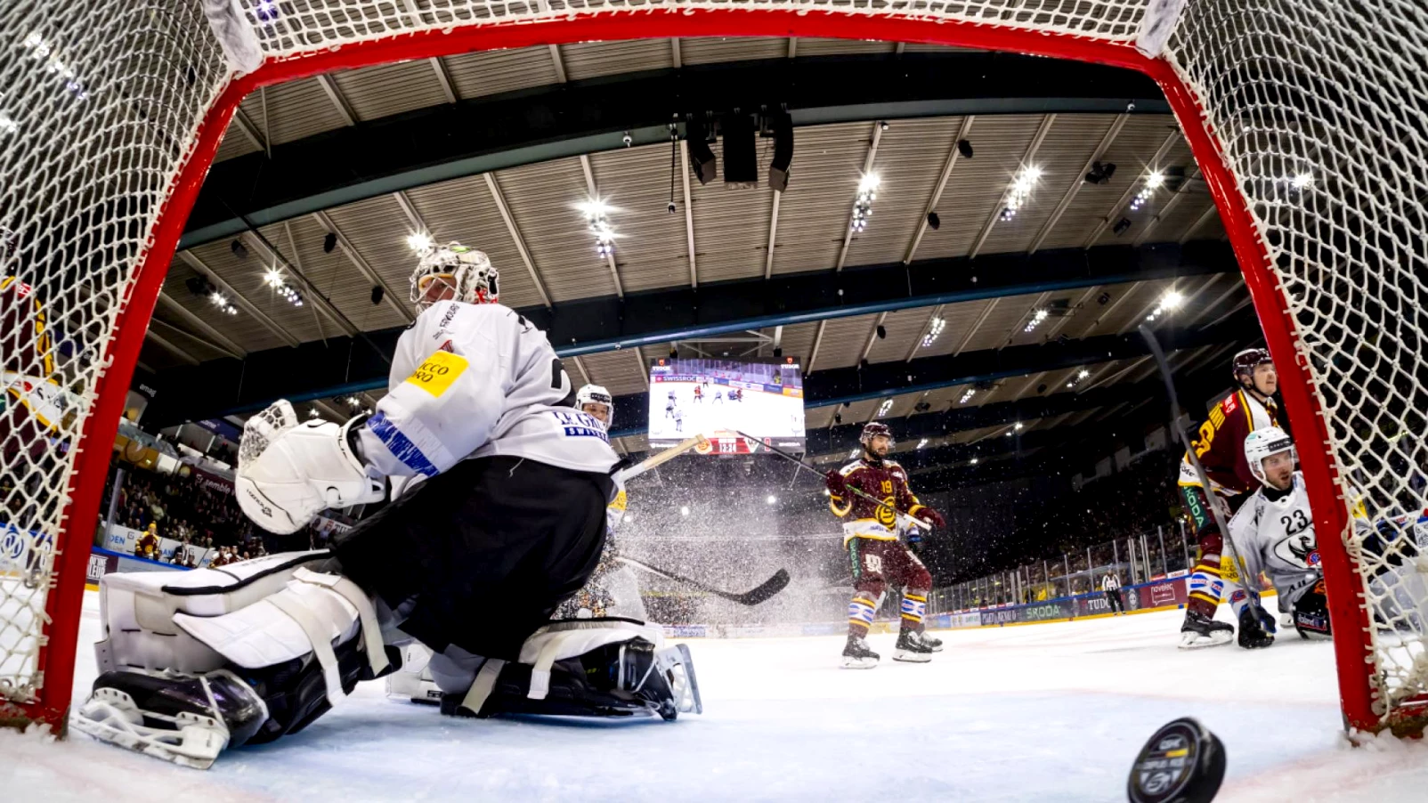 Genève bat Fribourg 7-3 aux Vernets et relance la demi-finale