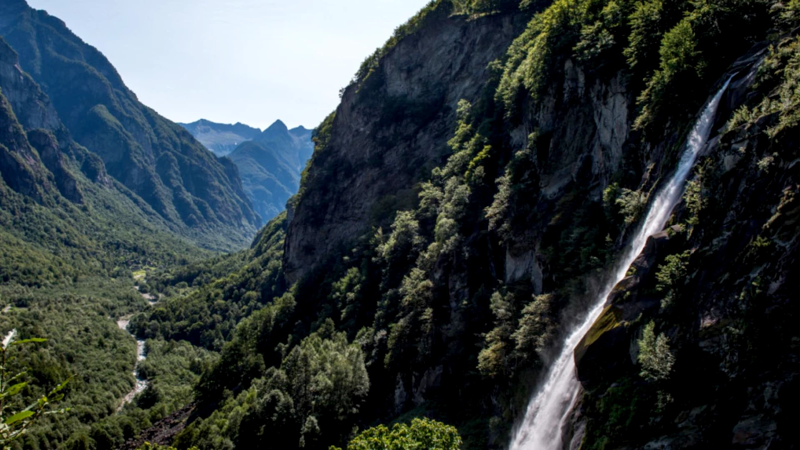 Corps du pilote retrouvé au Tessin après crash en vallée de la Bavona