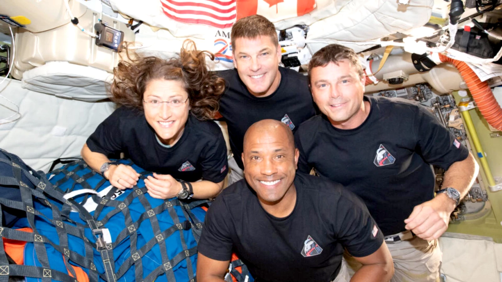 Les astronautes d'Artémis amerrissent après un aller-retour lunaire