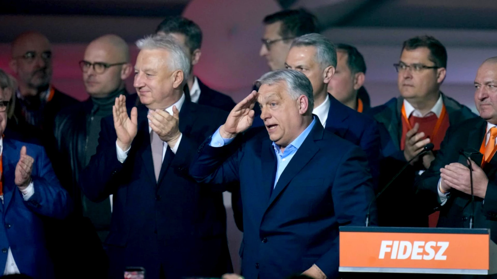 Viktor Orbán admet sa défaite douloureuse aux législatives hongroises