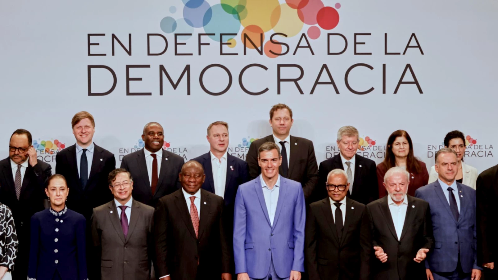 Barcelone : leaders mondiaux réunis pour défendre la démocratie