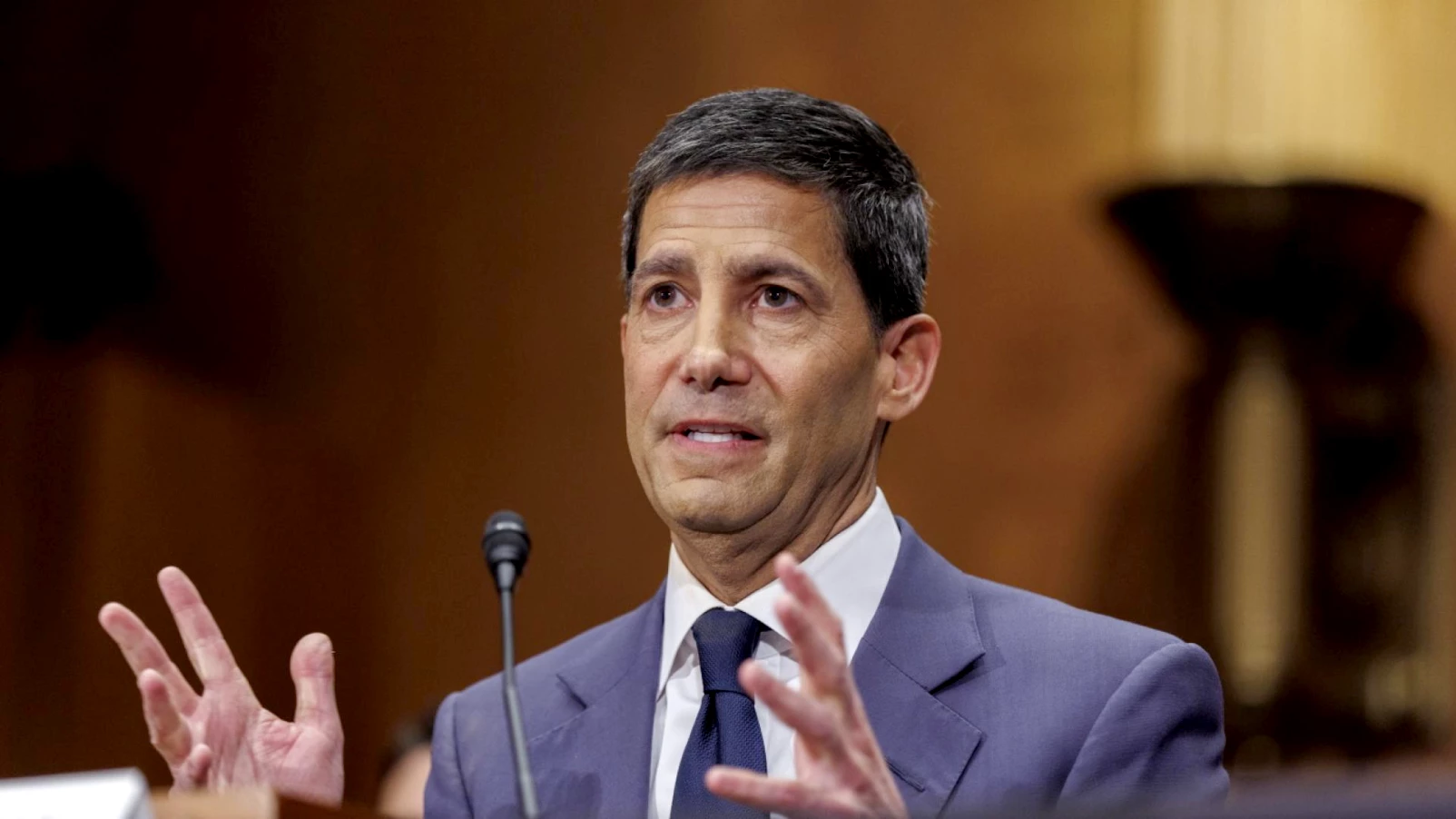 Kevin Warsh assure l'indépendance de la Fed devant le Sénat