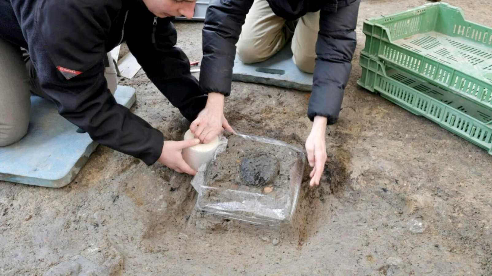 Pain plat romain calciné découvert lors de fouilles à Windisch