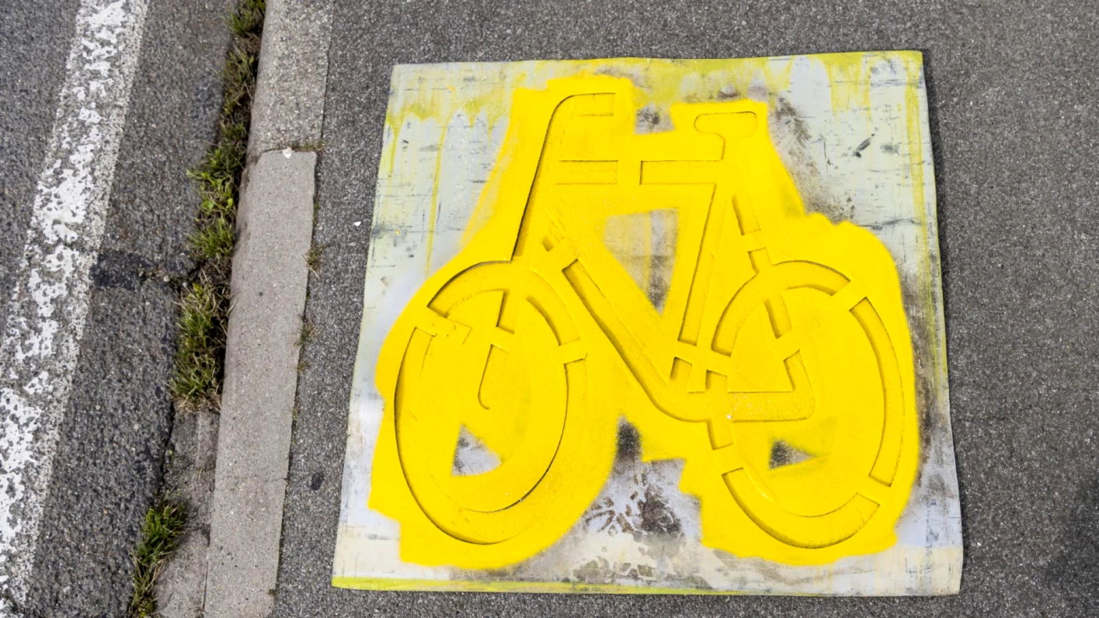 Travaux pour adapter la route suisse aux vélos de Prangins à Dully