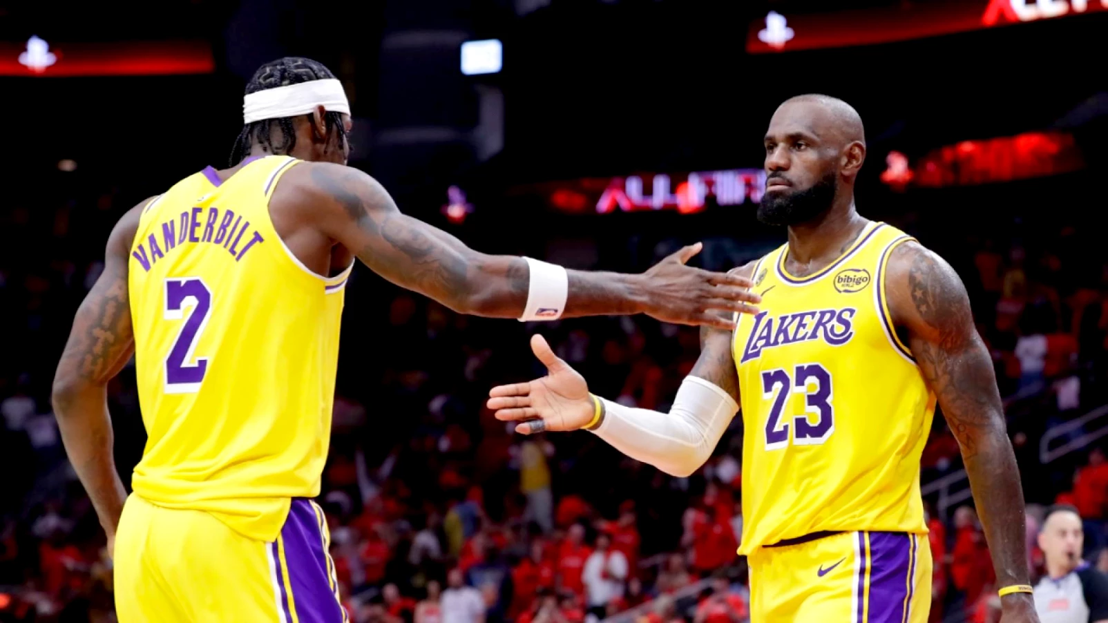 LeBron James : les Lakers battent Houston, qualification en vue