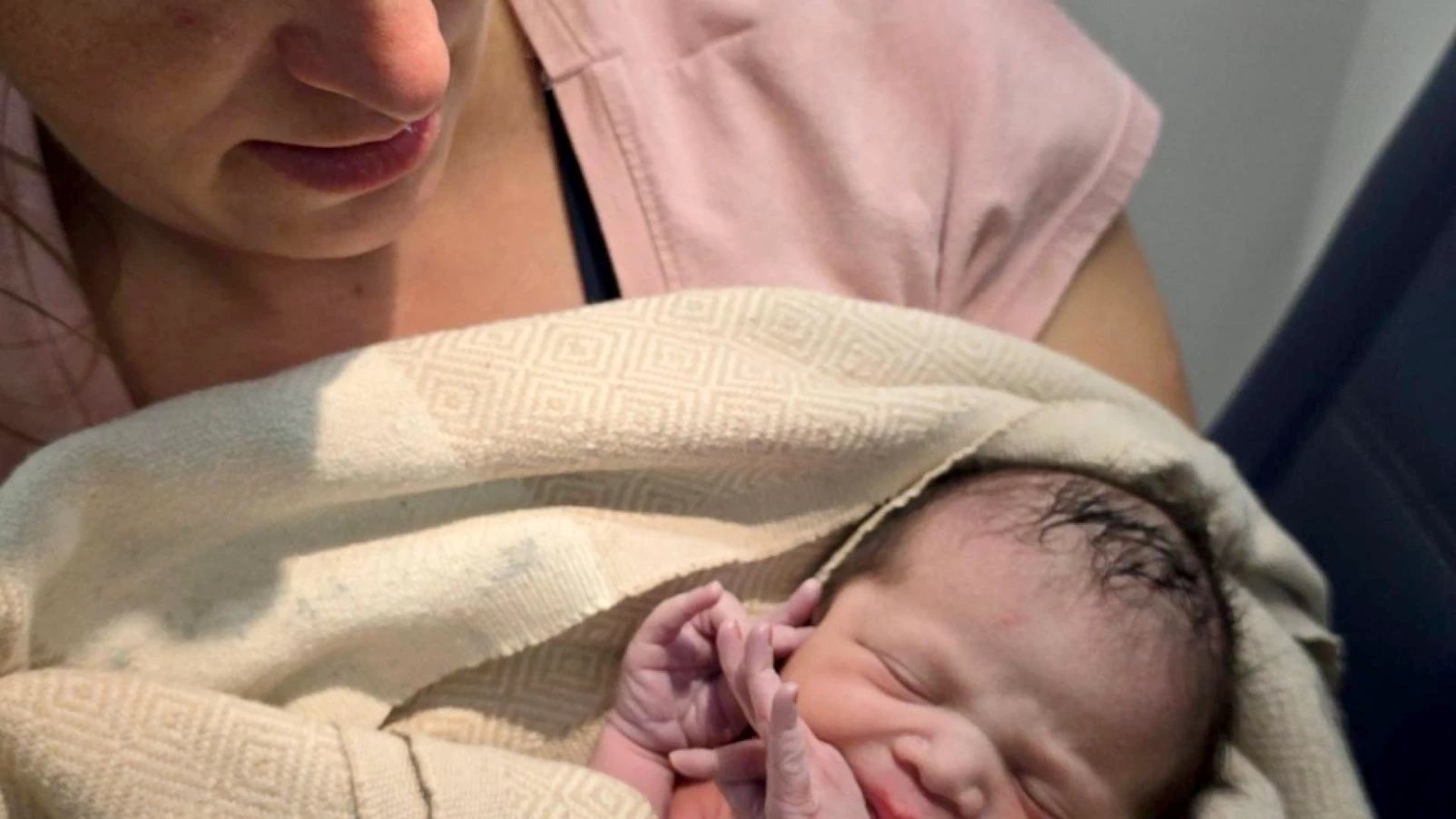 États-Unis : passagère accouche en plein vol sur un vol Delta