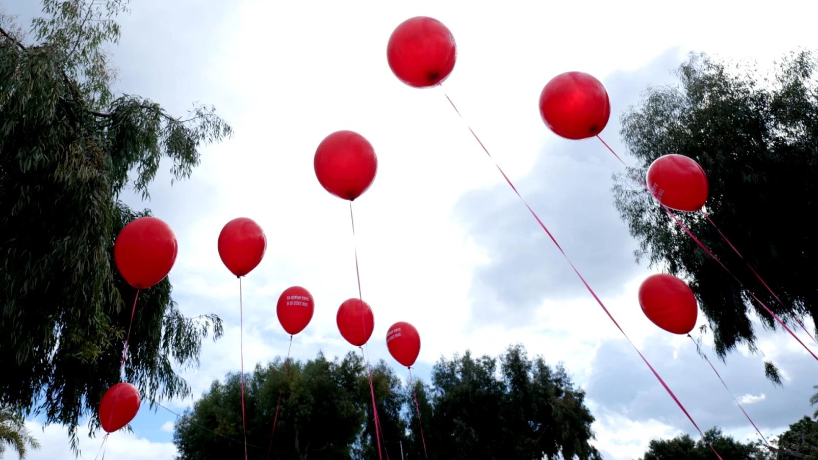 Neuchâtel interdit les lâchers de ballons et lanternes célestes