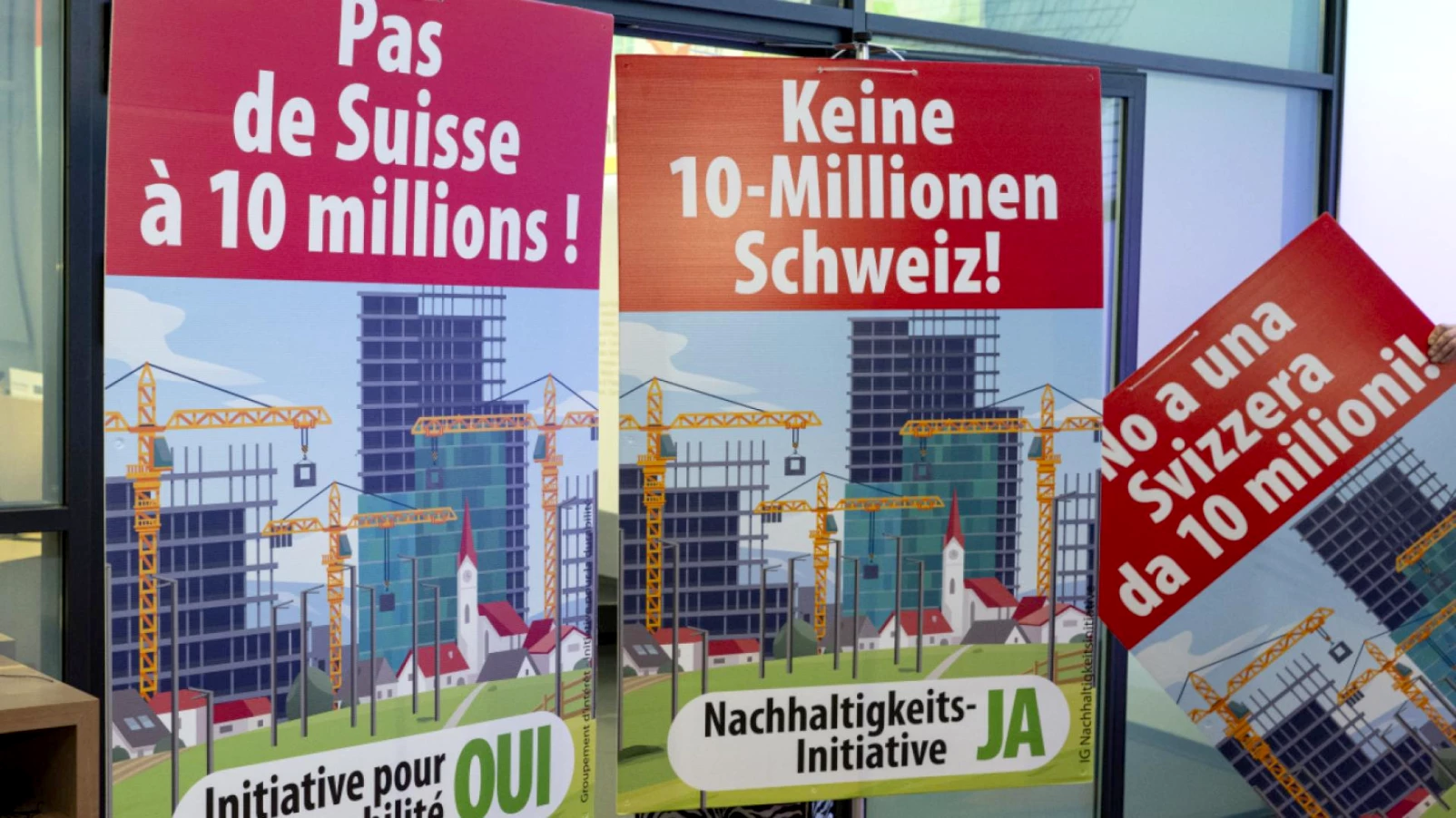 Sondage : 52 % pour l'initiative UDC pas de Suisse à 10 millions