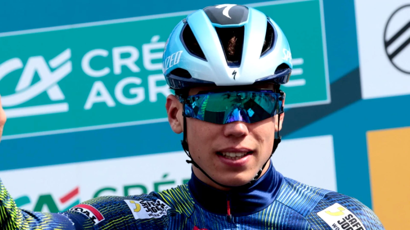 Paul Magnier remporte la 1re étape du Giro et endosse le maillot rose