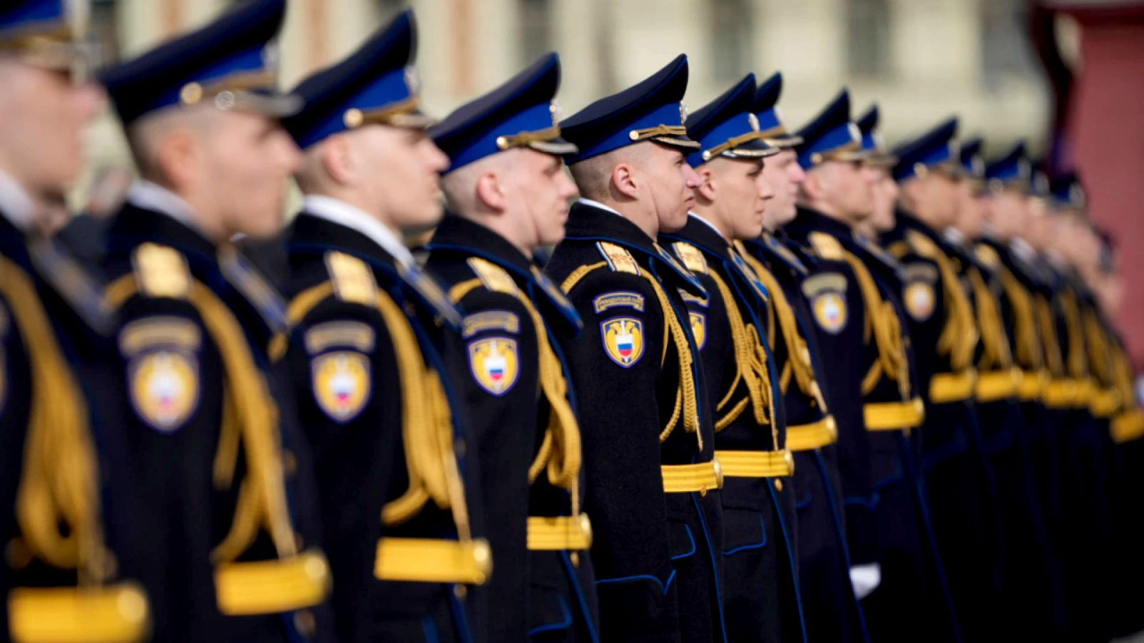 Début du défilé du 9 mai sur la place Rouge à Moscou