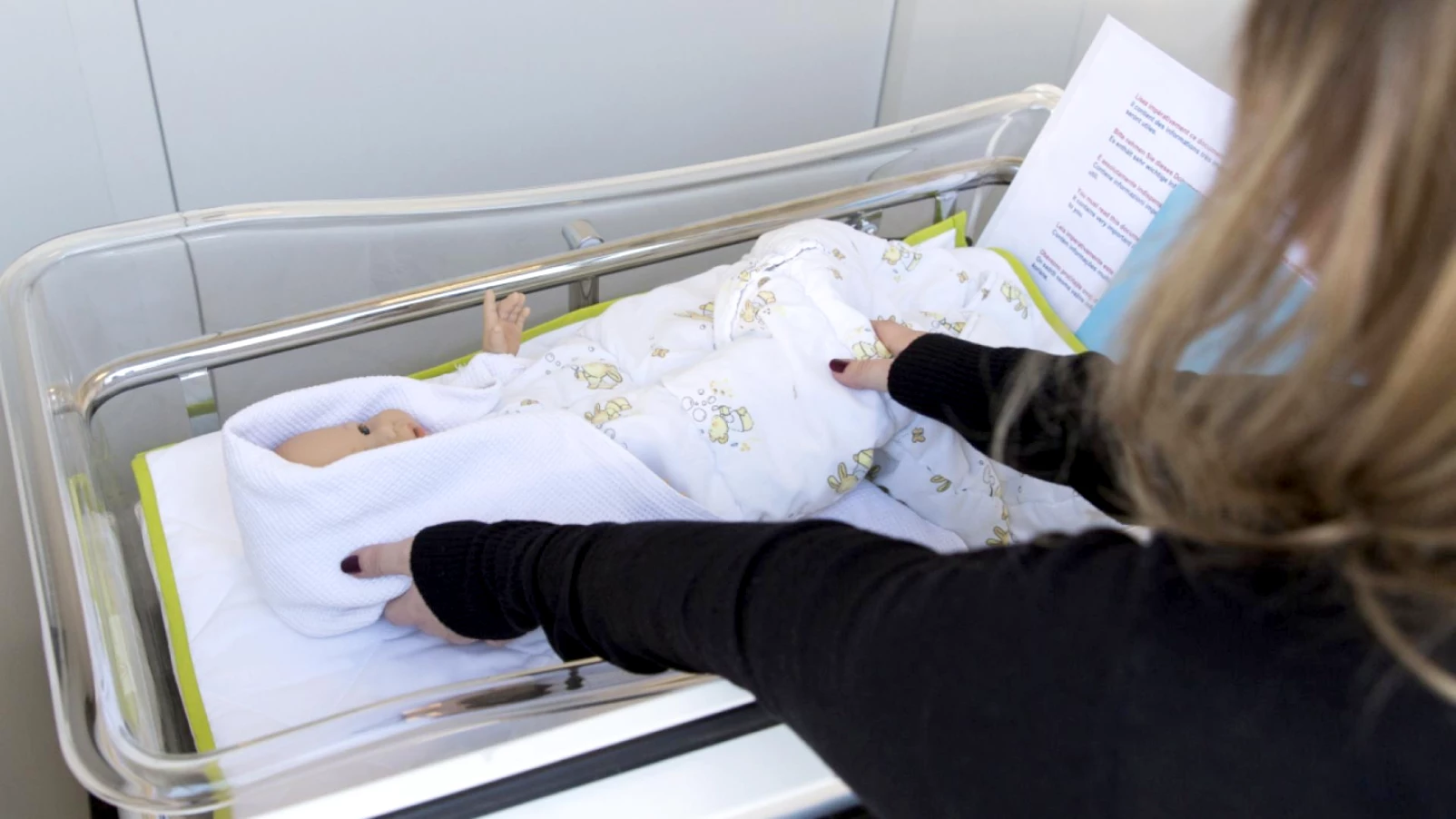 La boîte à bébé en Suisse : 25 ans, bilan encourageant