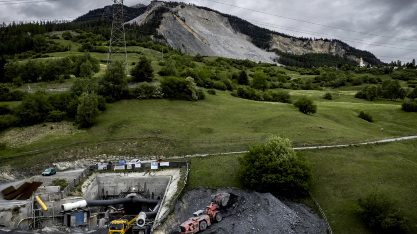 Le village de Brienz (GR) se repeuple grâce à la galerie de drainage