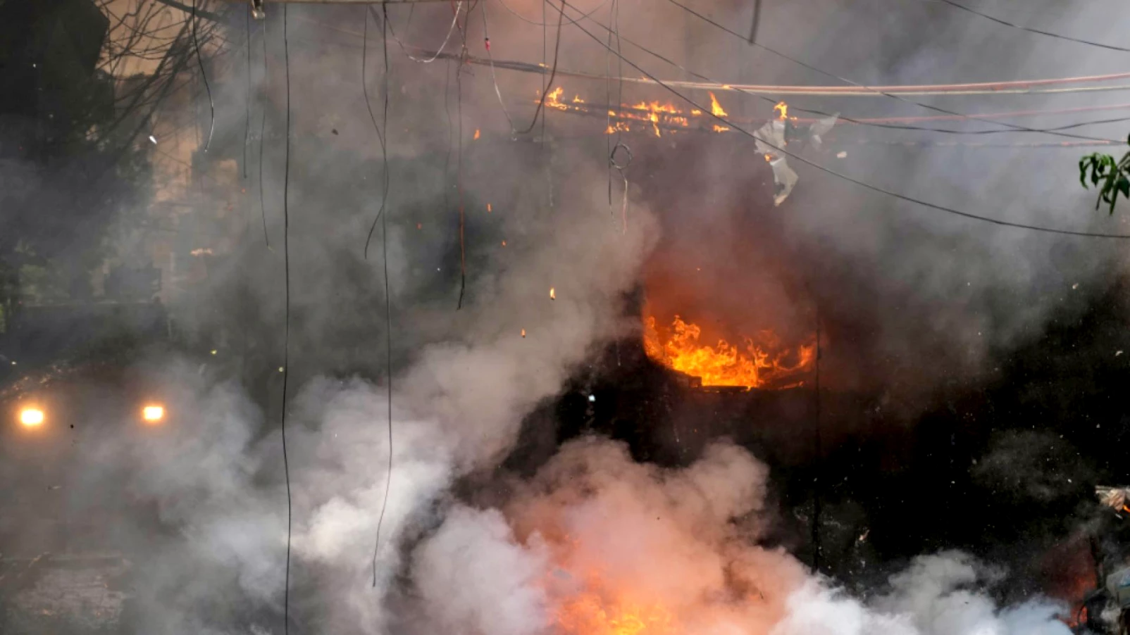 Incendie d'un hôtel à New Delhi : au moins 21 morts, 40 blessés