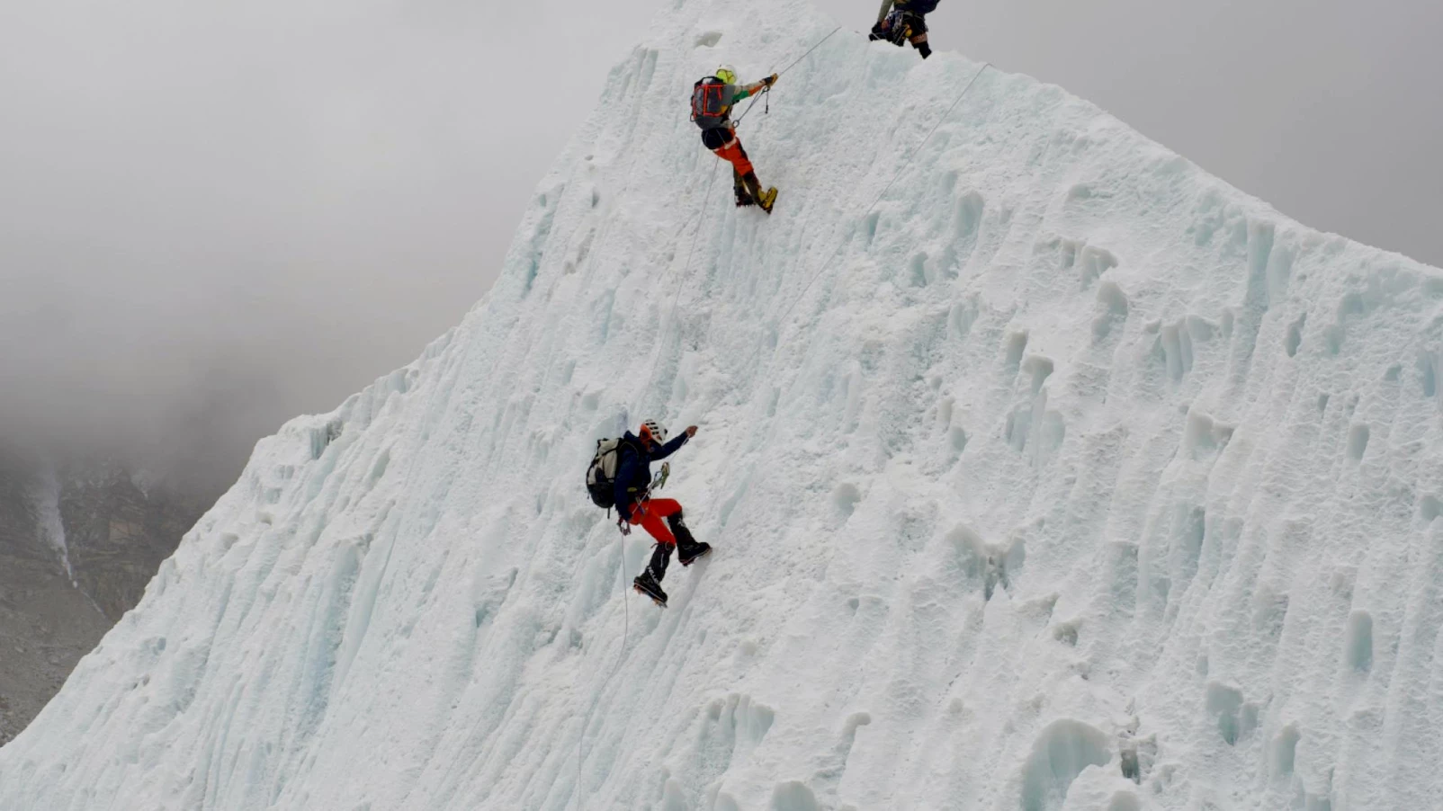 Everest : guide népalais retrouvé vivant six jours après disparition