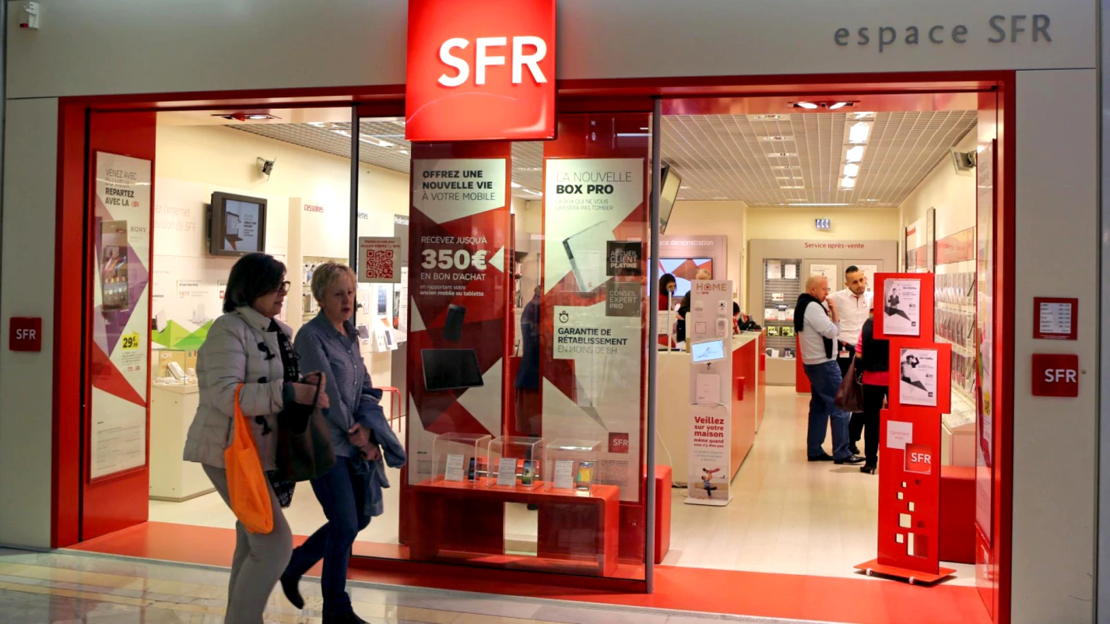 SFR : rachat par Bouygues, Free et Orange — prix et emplois menacés