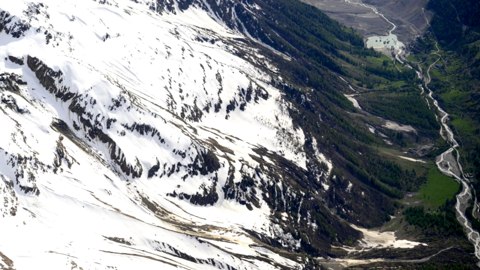 Blatten: surveillance renforcée du glacier d'Oigschtchummun