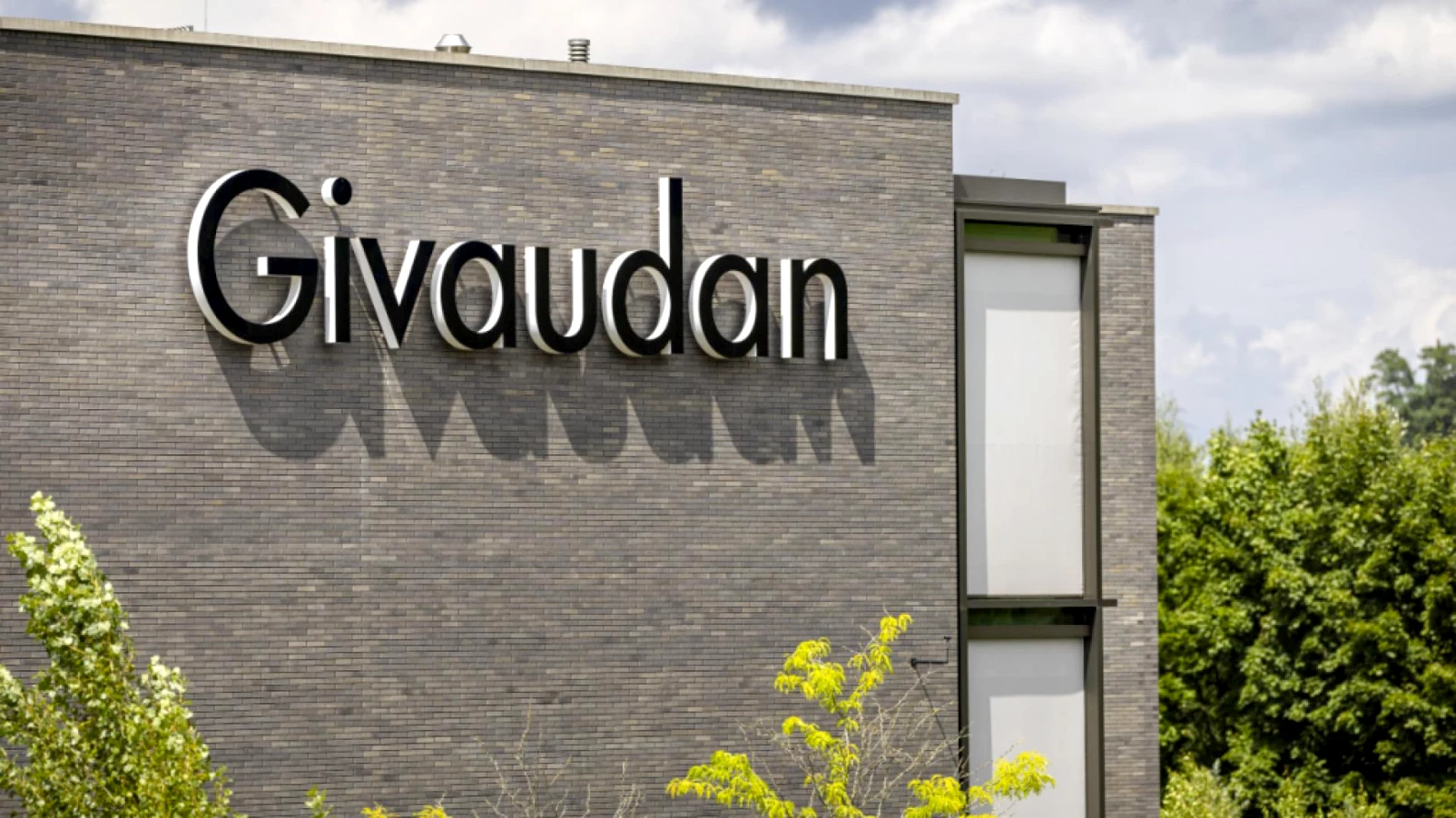Givaudan dépose plainte pénale après vols de parfum et licenciements