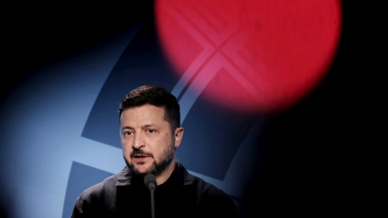 Zelensky participera au G7 mardi à Évian, annonce Emmanuel Macron