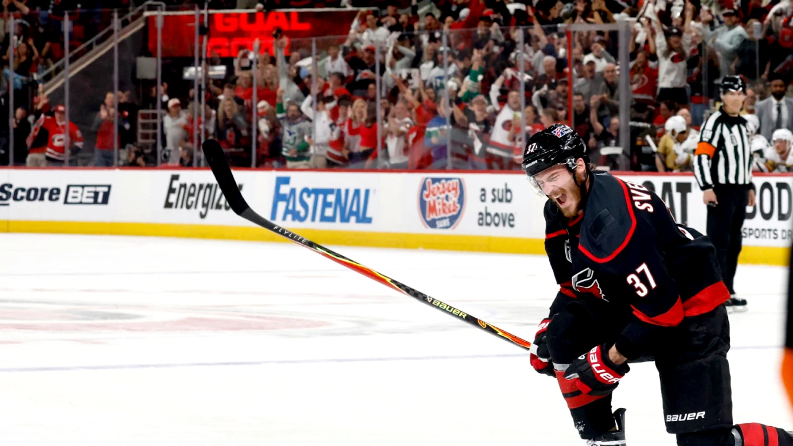 Hurricanes à deux pucks de la Coupe Stanley après un 4-2 contre Vegas