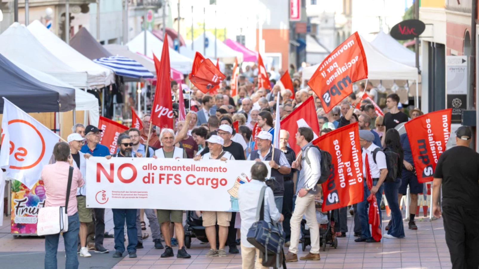 Manifestation à Chiasso contre le démantèlement de CFF Cargo au Tessin